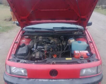 Червоний Фольксваген Пассат, об'ємом двигуна 1.6 л та пробігом 300 тис. км за 1500 $, фото 13 на Automoto.ua