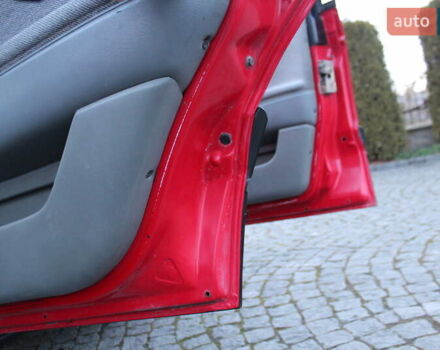 Червоний Фольксваген Пассат, об'ємом двигуна 1.8 л та пробігом 366 тис. км за 1650 $, фото 12 на Automoto.ua