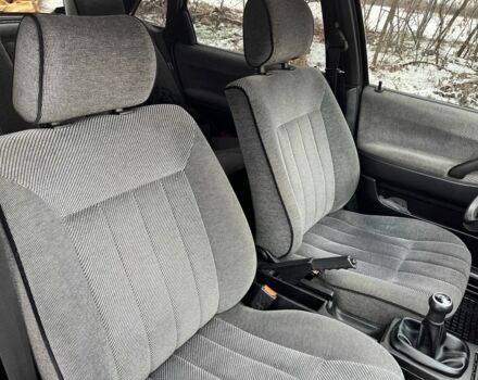 Червоний Фольксваген Пассат, об'ємом двигуна 1.8 л та пробігом 385 тис. км за 2700 $, фото 20 на Automoto.ua