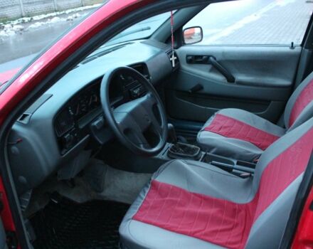 Червоний Фольксваген Пассат, об'ємом двигуна 1.8 л та пробігом 325 тис. км за 1275 $, фото 6 на Automoto.ua