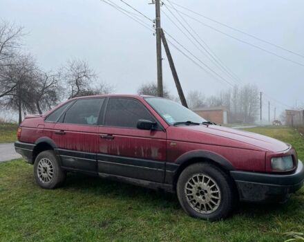 Красный Фольксваген Пассат, объемом двигателя 1.8 л и пробегом 400 тыс. км за 1418 $, фото 6 на Automoto.ua