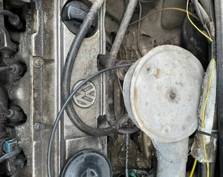 Красный Фольксваген Пассат, объемом двигателя 1.8 л и пробегом 400 тыс. км за 1418 $, фото 14 на Automoto.ua