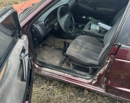 Красный Фольксваген Пассат, объемом двигателя 1.8 л и пробегом 330 тыс. км за 1000 $, фото 3 на Automoto.ua