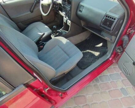 Червоний Фольксваген Пассат, об'ємом двигуна 1.8 л та пробігом 240 тис. км за 2220 $, фото 3 на Automoto.ua