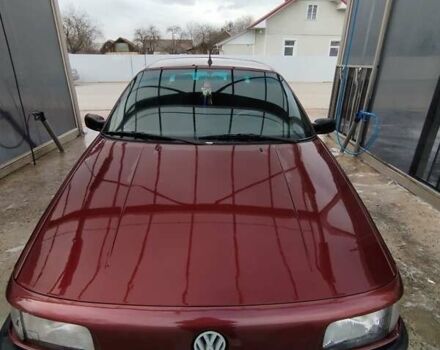 Красный Фольксваген Пассат, объемом двигателя 2 л и пробегом 255 тыс. км за 1450 $, фото 2 на Automoto.ua