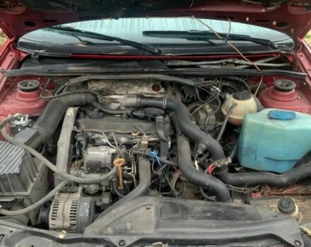 Красный Фольксваген Пассат, объемом двигателя 1.9 л и пробегом 300 тыс. км за 1850 $, фото 3 на Automoto.ua