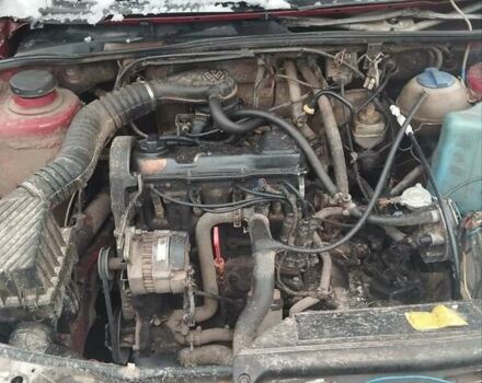 Красный Фольксваген Пассат, объемом двигателя 1.8 л и пробегом 400 тыс. км за 1100 $, фото 8 на Automoto.ua