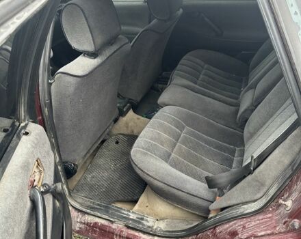 Красный Фольксваген Пассат, объемом двигателя 1.8 л и пробегом 330 тыс. км за 1000 $, фото 4 на Automoto.ua