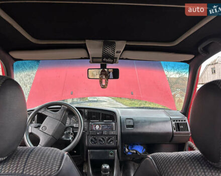 Красный Фольксваген Пассат, объемом двигателя 1.8 л и пробегом 242 тыс. км за 1500 $, фото 1 на Automoto.ua