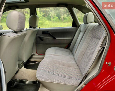 Красный Фольксваген Пассат, объемом двигателя 1.8 л и пробегом 420 тыс. км за 2500 $, фото 5 на Automoto.ua