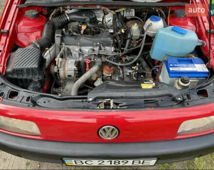 Красный Фольксваген Пассат, объемом двигателя 1.8 л и пробегом 420 тыс. км за 2500 $, фото 11 на Automoto.ua