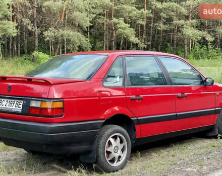 Красный Фольксваген Пассат, объемом двигателя 1.8 л и пробегом 420 тыс. км за 2500 $, фото 2 на Automoto.ua