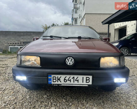 Красный Фольксваген Пассат, объемом двигателя 1.9 л и пробегом 400 тыс. км за 1399 $, фото 2 на Automoto.ua