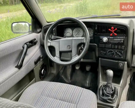 Красный Фольксваген Пассат, объемом двигателя 1.8 л и пробегом 420 тыс. км за 2500 $, фото 8 на Automoto.ua