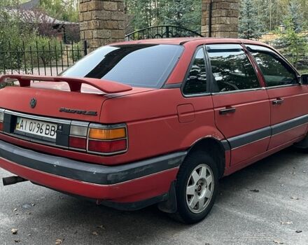 Красный Фольксваген Пассат, объемом двигателя 1.8 л и пробегом 570 тыс. км за 1700 $, фото 3 на Automoto.ua