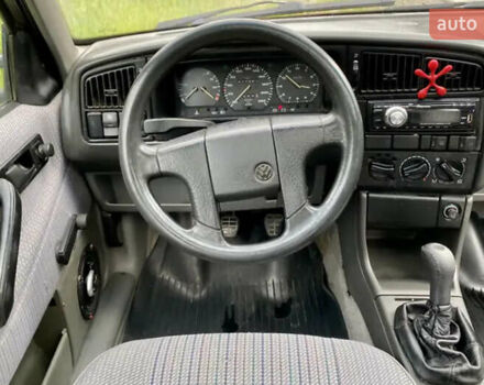 Красный Фольксваген Пассат, объемом двигателя 1.8 л и пробегом 420 тыс. км за 2500 $, фото 10 на Automoto.ua