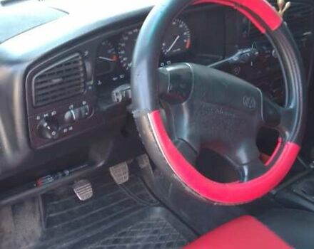 Красный Фольксваген Пассат, объемом двигателя 1.99 л и пробегом 350 тыс. км за 1416 $, фото 7 на Automoto.ua