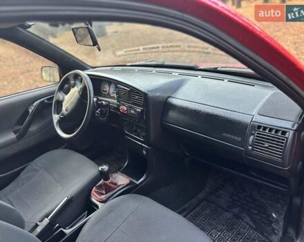 Красный Фольксваген Пассат, объемом двигателя 1.78 л и пробегом 390 тыс. км за 2900 $, фото 20 на Automoto.ua