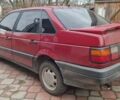 Красный Фольксваген Пассат, объемом двигателя 1.8 л и пробегом 300 тыс. км за 1900 $, фото 1 на Automoto.ua