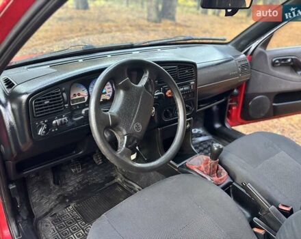 Красный Фольксваген Пассат, объемом двигателя 1.78 л и пробегом 390 тыс. км за 2900 $, фото 13 на Automoto.ua