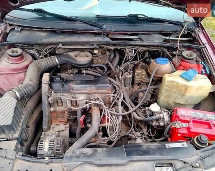 Красный Фольксваген Пассат, объемом двигателя 1.8 л и пробегом 620 тыс. км за 1450 $, фото 4 на Automoto.ua