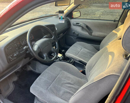 Красный Фольксваген Пассат, объемом двигателя 1.8 л и пробегом 169 тыс. км за 3000 $, фото 5 на Automoto.ua