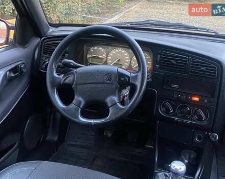 Красный Фольксваген Пассат, объемом двигателя 2 л и пробегом 390 тыс. км за 3200 $, фото 10 на Automoto.ua