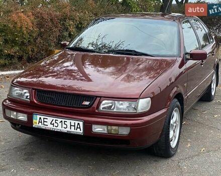 Красный Фольксваген Пассат, объемом двигателя 2 л и пробегом 390 тыс. км за 3200 $, фото 4 на Automoto.ua