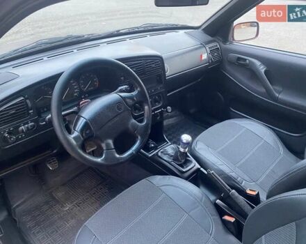 Красный Фольксваген Пассат, объемом двигателя 2 л и пробегом 390 тыс. км за 3200 $, фото 13 на Automoto.ua