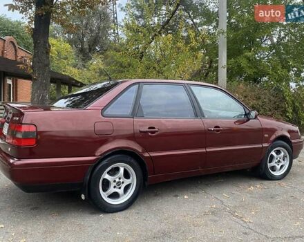 Красный Фольксваген Пассат, объемом двигателя 2 л и пробегом 390 тыс. км за 3200 $, фото 7 на Automoto.ua