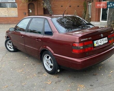 Красный Фольксваген Пассат, объемом двигателя 2 л и пробегом 390 тыс. км за 3200 $, фото 6 на Automoto.ua