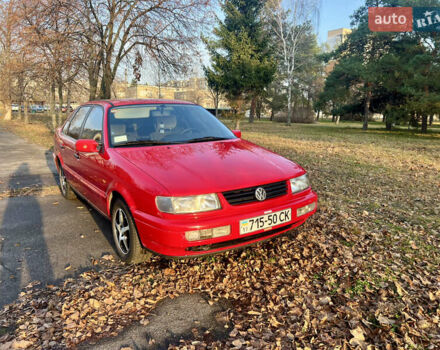Красный Фольксваген Пассат, объемом двигателя 1.8 л и пробегом 169 тыс. км за 3000 $, фото 1 на Automoto.ua