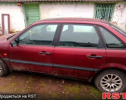 Красный Фольксваген Пассат, объемом двигателя 1.8 л и пробегом 620 тыс. км за 1450 $, фото 1 на Automoto.ua