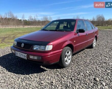 Красный Фольксваген Пассат, объемом двигателя 1.8 л и пробегом 388 тыс. км за 2250 $, фото 15 на Automoto.ua