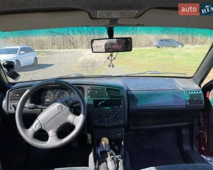 Красный Фольксваген Пассат, объемом двигателя 1.8 л и пробегом 388 тыс. км за 2250 $, фото 13 на Automoto.ua