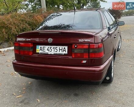 Красный Фольксваген Пассат, объемом двигателя 2 л и пробегом 390 тыс. км за 3200 $, фото 8 на Automoto.ua