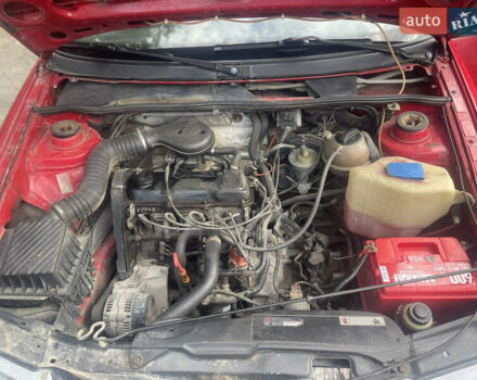 Красный Фольксваген Пассат, объемом двигателя 1.8 л и пробегом 300 тыс. км за 1600 $, фото 10 на Automoto.ua