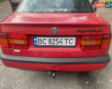 Красный Фольксваген Пассат, объемом двигателя 1.8 л и пробегом 300 тыс. км за 1600 $, фото 1 на Automoto.ua