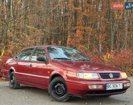 Красный Фольксваген Пассат, объемом двигателя 1.9 л и пробегом 321 тыс. км за 2650 $, фото 3 на Automoto.ua