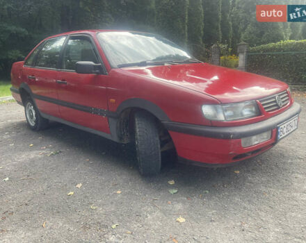 Красный Фольксваген Пассат, объемом двигателя 1.8 л и пробегом 300 тыс. км за 1600 $, фото 16 на Automoto.ua