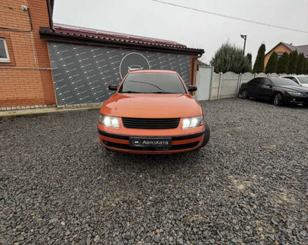 Красный Фольксваген Пассат, объемом двигателя 1.6 л и пробегом 380 тыс. км за 4999 $, фото 1 на Automoto.ua