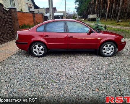 Червоний Фольксваген Пассат, об'ємом двигуна 1.8 л та пробігом 215 тис. км за 2700 $, фото 3 на Automoto.ua