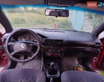 Красный Фольксваген Пассат, объемом двигателя 1.6 л и пробегом 360 тыс. км за 2400 $, фото 8 на Automoto.ua