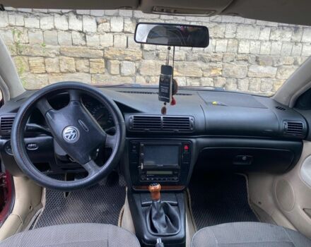 Красный Фольксваген Пассат, объемом двигателя 1.8 л и пробегом 373 тыс. км за 2500 $, фото 3 на Automoto.ua