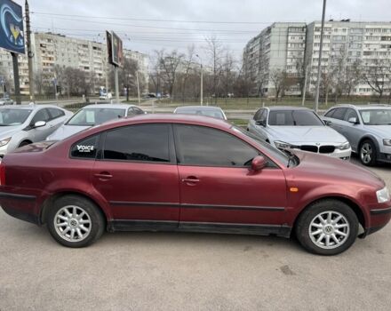 Красный Фольксваген Пассат, объемом двигателя 1.8 л и пробегом 315 тыс. км за 3000 $, фото 1 на Automoto.ua