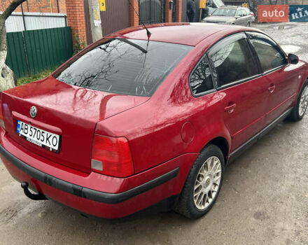 Красный Фольксваген Пассат, объемом двигателя 1.6 л и пробегом 350 тыс. км за 2699 $, фото 5 на Automoto.ua