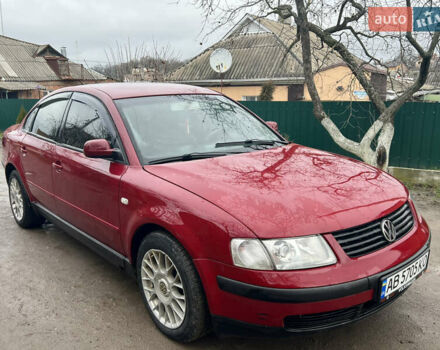 Красный Фольксваген Пассат, объемом двигателя 1.6 л и пробегом 350 тыс. км за 2699 $, фото 2 на Automoto.ua