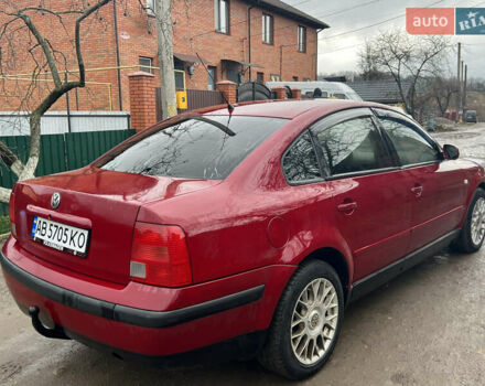 Красный Фольксваген Пассат, объемом двигателя 1.6 л и пробегом 350 тыс. км за 2699 $, фото 4 на Automoto.ua