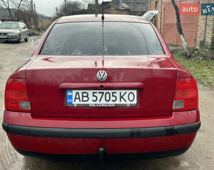Красный Фольксваген Пассат, объемом двигателя 1.6 л и пробегом 350 тыс. км за 2699 $, фото 6 на Automoto.ua