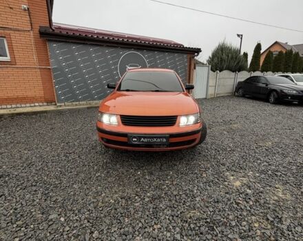 Красный Фольксваген Пассат, объемом двигателя 1.6 л и пробегом 380 тыс. км за 4999 $, фото 1 на Automoto.ua